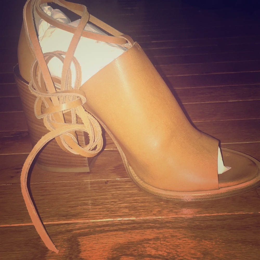 Kenneth Cole women’s heels